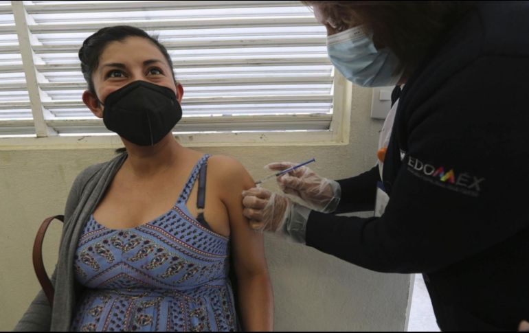 La OMS recomienda tener las dos dosis iniciales y un refuerzo. SUN/ARCHIVO