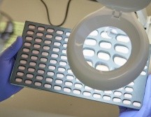 El tratamiento de Pfizer consiste en tres píldoras que se toman dos veces al día por cinco días. AP/ARCHIVO