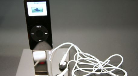 El iPod nano permitía tener miles de canciones en un dispositivo pequeño y delgado. AFP/ARCHIVO