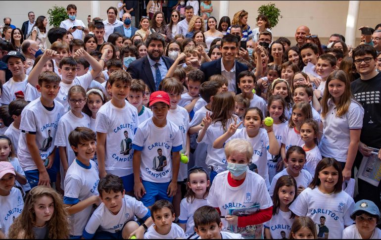 El tenista de 19 años fue recibido por el Gobierno de Murcia, de donde es oriundo. EFE/M. Guillén