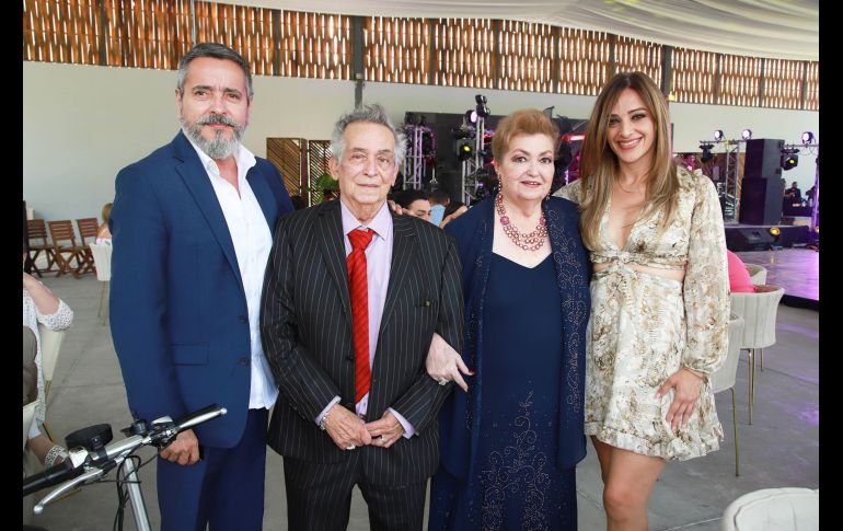 Carlos Alvirde, Alberto Barreto, Lita Michel Velasco y Gina Gómez. GENTE BIEN JALISCO/ Antonio Martínez