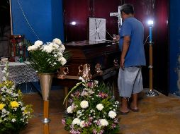 Familiares y amigos de Sheila Johana García Olivera la despidieron este miércoles. EFE / A. Hernández