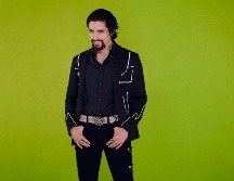 Alex Fernández lanza 