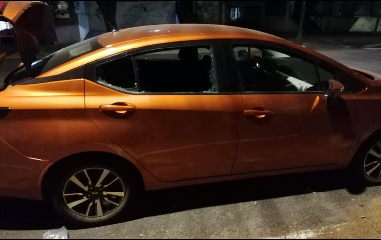 El afectado reconoció sus pertenencias y su vehículo, un Nissan Versa 2021 en color naranja, resultó con daños valorados en 10 mil pesos aproximadamente. ESPECIAL