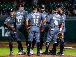 La novena tapatía pudo darle alcance a los Saraperos, pero el pitcheo falló en la sexta entrada. ESPECIAL/Mariachis de Guadalajara