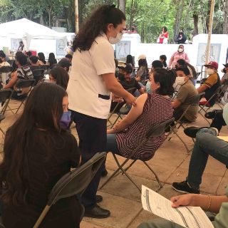 Inician vacunación de menores de edad en el Estado de México