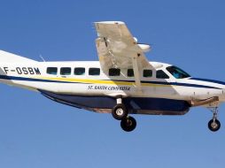 El controlador aéreo Robert Morgan ayudó al pasajero Darren Harrison a aterrizar el avión. ROBERT MORGAN