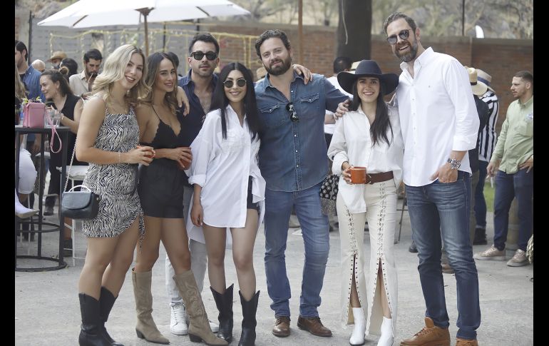 Fernanda Saldaña, Zaira Salmón, Diego Rueda, Rocío Velasco, Alex Romero, Regina Leal y Emilio Huber. GENTE BIEN JALISCO/Claudio Jimeno