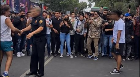 El profesor y el alumno del IPN Zacatenco, fueron intervenidos por un policía. ESPECIAL