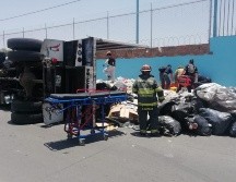 Los empleados de limpia afectados fueron asistidos por los bomberos, y trasladados a un puesto de socorros cercano. ESPECIAL