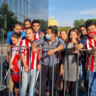 Aficionados dan ánimos a Chivas previo al Clásico Tapatío