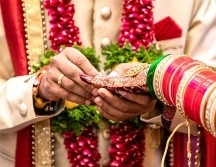 En India con frecuencia las bodas pueden ser muy fastuosas e incluir a miles de invitados. GETTY IMAGES