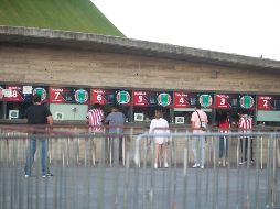 la Policía de Zapopan informó que 11 hombres fueron detenidos por distintas faltas tras el encuentro entre Chivas vs Atlas. EL INFORMADOR / G. GALLO