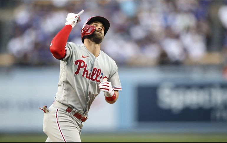 Bryce Harper destacó al conectar un jonrón y remolcar tres carreras. AFP / M. Oliphant