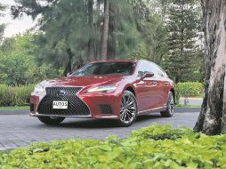 Su carrocería es de más de 5 metros de largo y los rines son de 20”; destaca su característica parrilla y una silueta muy elegante. EL INFORMADOR/M. Castillo