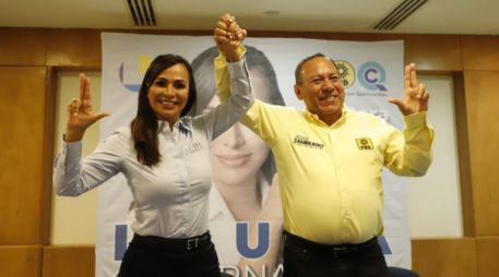 Jesús Zambrano posa acompañado de la candidata a la gubernatura de Quintana Roo, Laura Fernández. TWITTER/@Jesus_ZambranoG