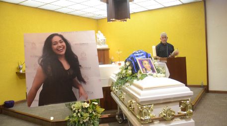 Los restos de Yolanda fueron entregados el sábado a la familia, y a partir de las tres de la tarde se realizó la ceremonia de velación en las Capillas del Carmen de avenida Constitución. SUN