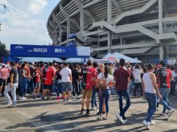 Mucha gente no ha logrado entrar al Jalisco. EL INFORMADOR/M. NAVARRO