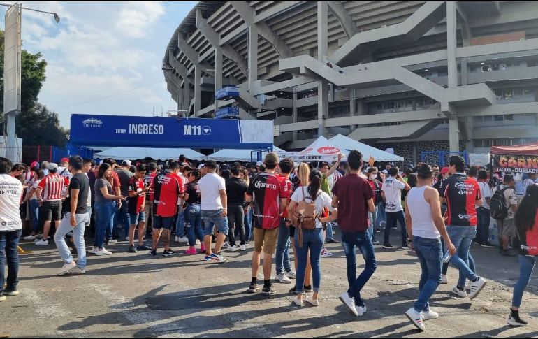 Mucha gente no ha logrado entrar al Jalisco. EL INFORMADOR/M. NAVARRO
