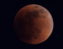 Este fin de semana la Luna se tiñó de rojo. REUTERS
