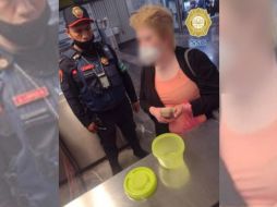 Los oficiales hicieron la entrega de sus objetos y del dinero a la propietaria, quien agradeció la honradez de los policías para luego retirarse del lugar. TWITTER / @SSC_CDMX