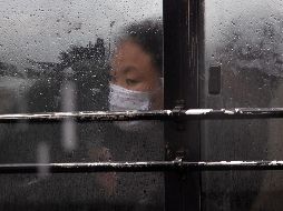 Las autoridades locales recomiendan el uso de cubrebocas en todos los sitios interiores públicos como el metro y el resto del sistema de transporte público neoyorquino. AP / Y. Arthur