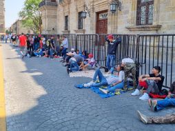 Desde el 5 de mayo, los pepenadores mantienen un plantón en la Plaza de Armas, mediante el cual piden la reapertura del basurero de Los Laureles, entre otras cosas. EL INFORMADOR / ARCHIVO