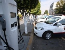 Los carros eléctricos se han convertido en una medida viable para generar menos contaminación, sin embargo, los estudios sobre su fabricación continúan. EL INFORMADOR/ ARCHIVO