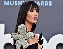 Además la actriz lucio un impecable maquillaje en negro, un labial en tono palo de rosa y un fleco con cabello liso. AP / ARCHIVO