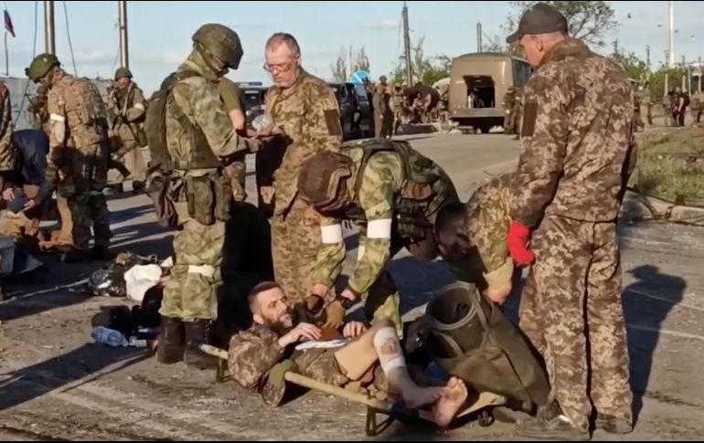 Los dos centenares de militares sacados de Azovstal tras más de dos meses de asedio, fueron llevados a Olénivka, una ciudad controlada por Rusia. AP / Russian Defense Ministry Press Service