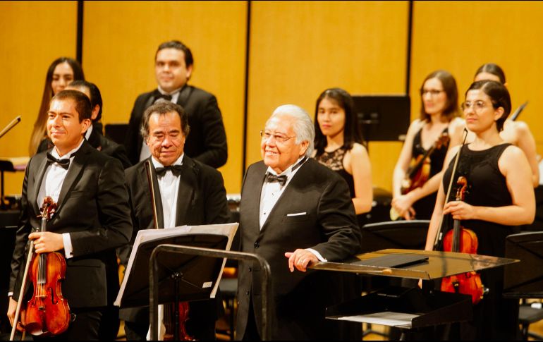 La Orquesta Sinfónica Per Sempre Apassionato llenó de música la velada. EL INFORMADOR/ G. Gallo