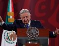 López Obrador señala que en la reunión estarán el canciller Marcelo Ebrard y el embajador de Estados Unidos, Ken Salazar. EFE / M. Guzmán