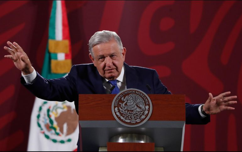 López Obrador señala que en la reunión estarán el canciller Marcelo Ebrard y el embajador de Estados Unidos, Ken Salazar. EFE / M. Guzmán