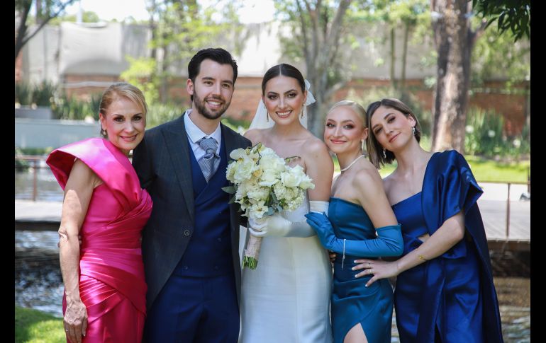Roxana García, Juan Pedro Azcona, Alexa Arauz, Natalia Arauz y Regina Arauz. GENTE BIEN JALISCO/Antonio Martínez
