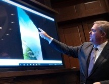 Scott Bray muestra un UAP captado desde un avión militar. GETTY IMAGES