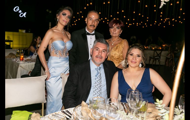 Janani Dueñas, Jesús Dueñas, Laura Patricia Gómez, Erick Tiznado y Luz Yadira de Tiznado. GENTE BIEN JALISCO/Jorge Soltero