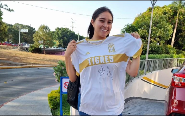 Karen Romero, de 21 años, aficionada de Tigres se mostró optimista de que su equipo saque la ventaja de visitante en el duelo de Ida. EL INFORMADOR/E. GÓMEZ