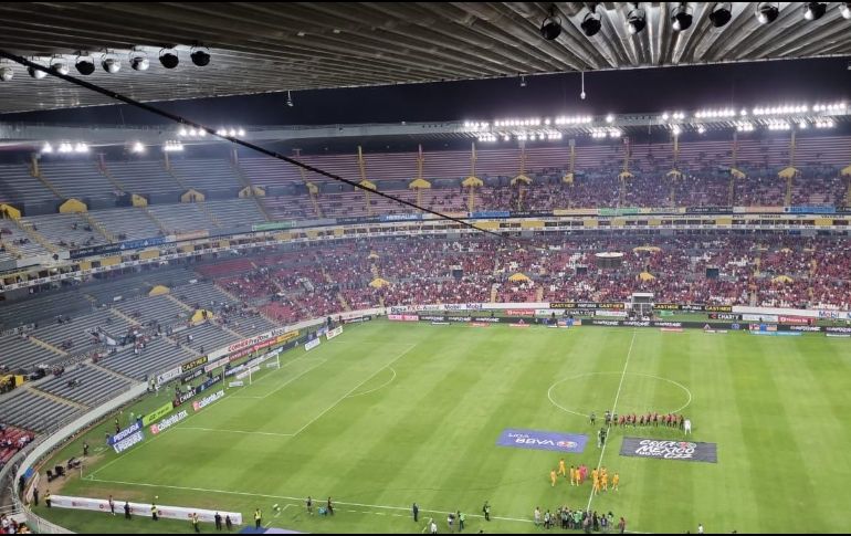 Con poco ingreso de aficionados y con la ausencia de un gran sector de la Barra 51, dio inicio el partido de Ida de la Semifinal entre Atlas y Tigres en el Estadio Jalisco. EL INFORMADOR/J. ROBLES
