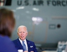 El presidente de Estados Unidos, Joe Biden, estuvo en un hangar en la Base Andrews para observar las aeronaves utilizadas en el rastreo y respuesta a huracanes. AP