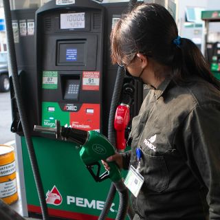 Pese a subsidios, sube gasolina más de 5 pesos en esta administración