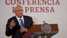 López Obrador suma a Rosa Icela Rodríguez como "corcholata presidencial"