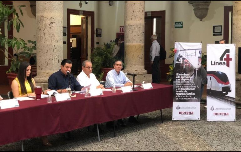 Los legisladores locales de Morena anunciaron que propondrán al pleno del Congreso entregar un reconocimiento a López Obrador por prometer los recursos para la Línea 4. EL INFORMADOR / R. Rivas