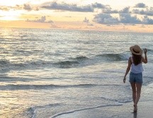 Colabora con el medio ambiente y prepara una maleta consciente antes de viajar. ESPECIAL/Photo by Dominic Sansotta on Unsplash.