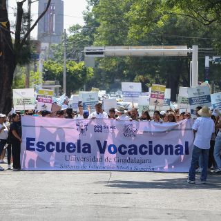 UdeG alista motores para megamarcha: Vocacional camina a Casa Jalisco