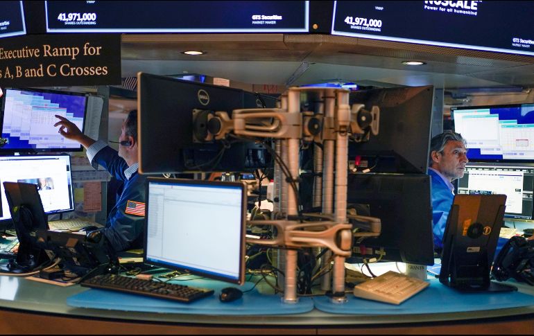 Por sectores, predominaron las ganancias, que estuvieron encabezadas por las empresas sanitarias, de bienes raíces y energía. AP/S. Wenig