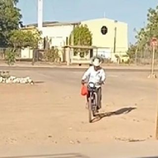 Viral: Abuelito lleva comida a su nieta todos los días y conmueve las redes (VIDEO)