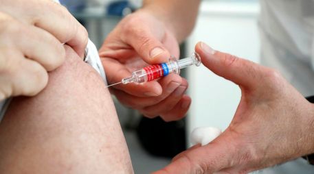 Aunque es probable que la vacuna tradicional para la viruela sirva para enfrentar esta nuevo virus, la vacunación se detuvo en 1980, por lo que hay varias generaciones sin la protección. EFE