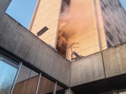 El incendio se dio en el piso cuatro del Centro Médico Nacional de Occidente (CMNO) del IMSS. ESPECIAL