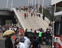 Tanto el ingreso prinicipal de la Arena VFG y el acceso al lienzo lucen con un flujo constante de asistentes. EL INFORMADOR/A. Camacho