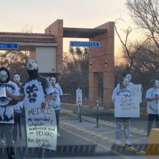 Protestan enmascarados contra UdeG; Villanueva acusa al Gobierno de Jalisco